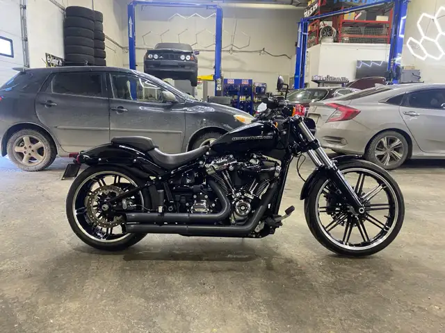 2018 Harley Breakout 114 in Street, Cruisers & Choppers in Calgary - Image 2