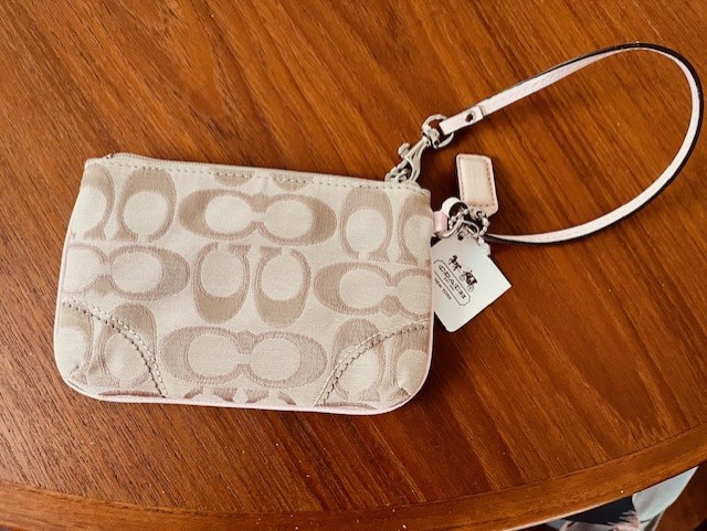 NEW Coach Peyton Womens Signature Khaki/Pink Wristlet in Women's - Bags & Wallets in Norfolk County