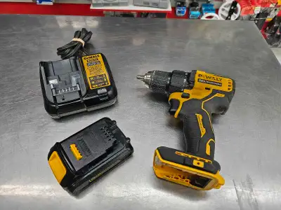 Perceuse Dewalt 20 volt dcd708 fourni avec 1 batterie 20 volt 1.5ah et chargeur #d'inventaire:300777...