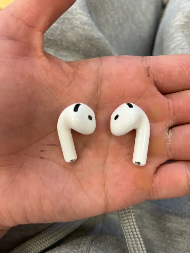 AIRPOD GEN 4 - BRAND NEW - NEVER USED in Headphones in Oakville / Halton Region - Image 5