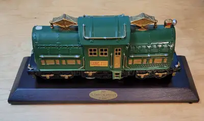 Vintage 1992 Model of the 1928 No.38IE Locomotive Train with wooden display base, produced by Avon.