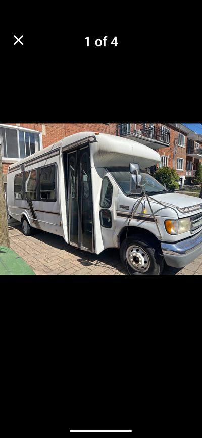 Autobus 21 passagers Ford CTV 1998 non plaqué Très propre Kilométrage 238.000 km Masse net 4550 Cont...