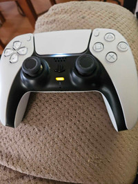 2 Ps5 controllers 