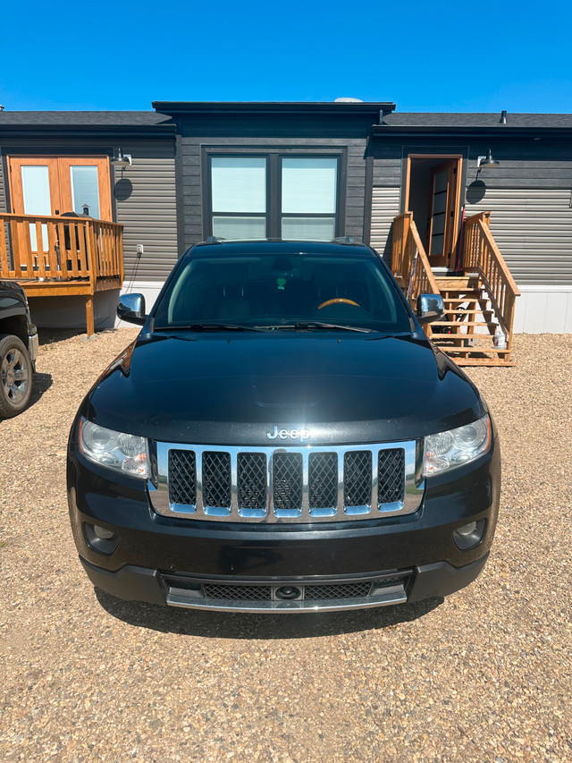 2012 Jeep Grand Cherokee Overland in Cars & Trucks in Calgary - Image 2