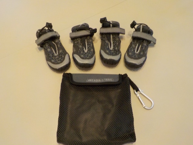 Booties for dogs - Arcadia Trail - Size Medium in Accessories in Ottawa - Image 2
