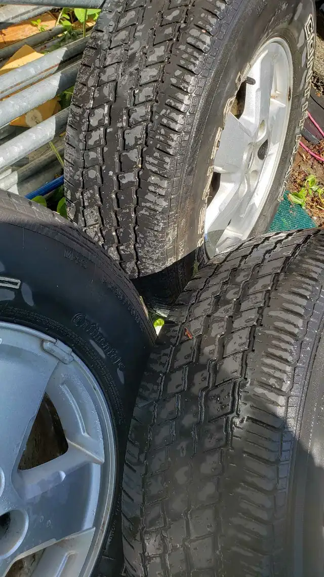 4 Continental tires and Ford rims P235/70R16 in Tires & Rims in City of Montréal - Image 6