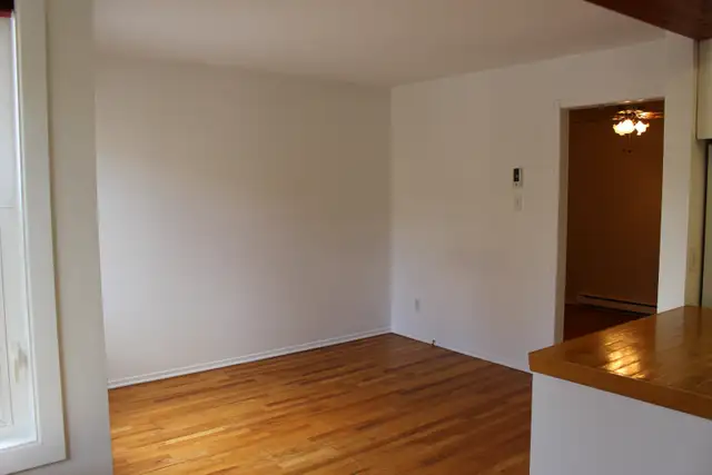 Comfortable townhouse for rent in Kanata. Two minutes to the 417 in Long Term Rentals in Ottawa - Image 9