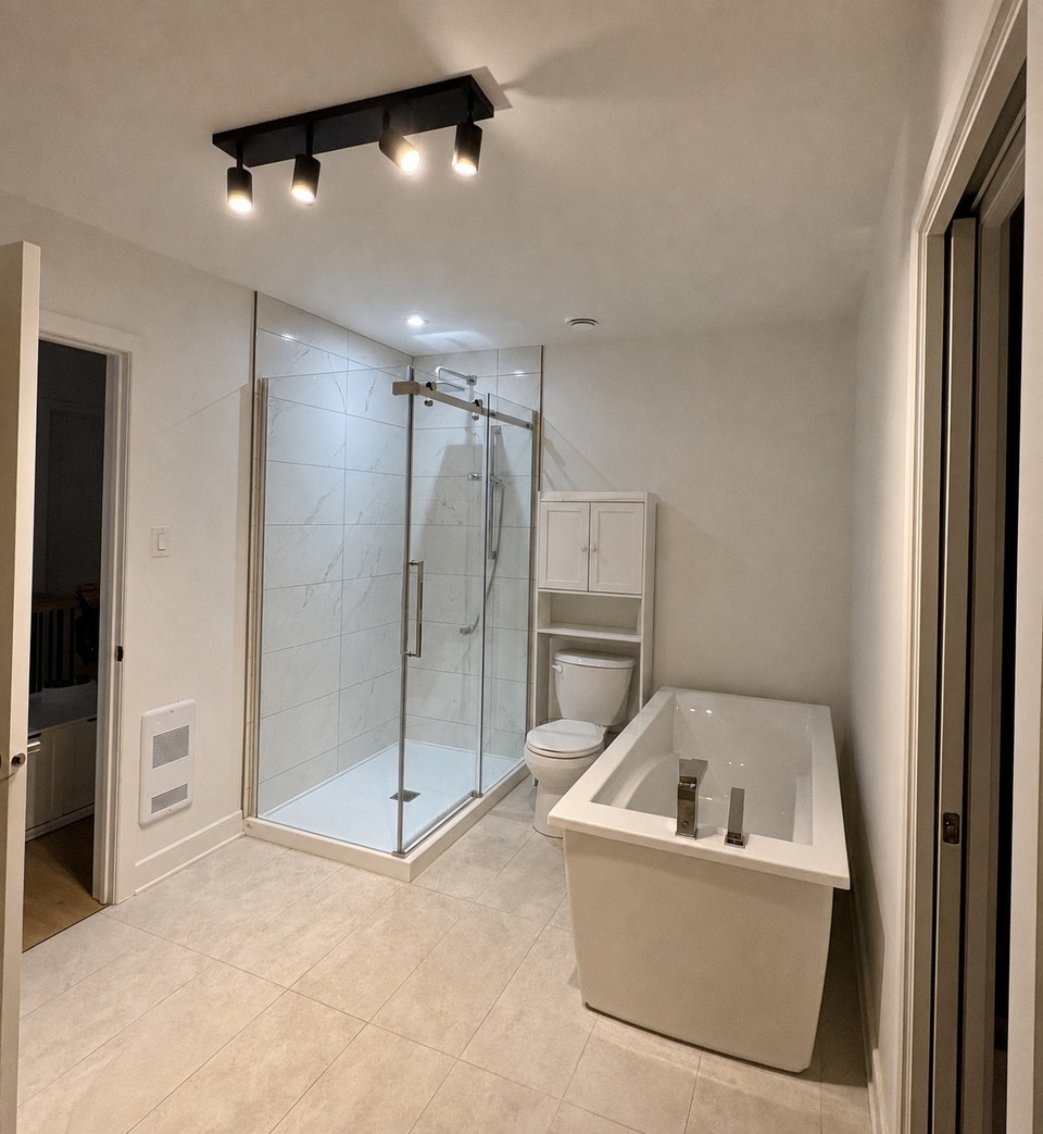 GRAND 5 1/2 AVEC GARAGE - NOVEMBRE GRATUIT - BELLEFEUILLE 5