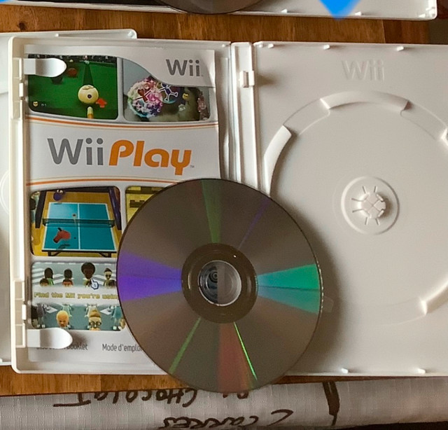 Jeu de Nintendo Wii Play (compatible avec la Wii U) dans Nintendo Wii  à Laval/Rive Nord - Image 3