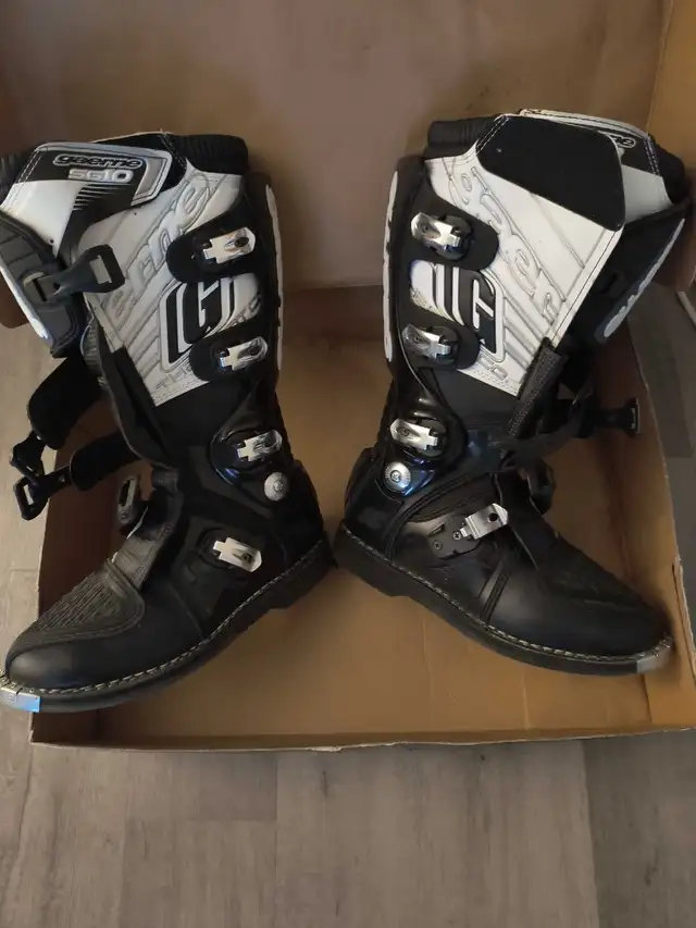 Motocross Boots! PROFESSIONAL BOOT START OFF THE NEW YEAR WITH. in Dirt Bikes & Motocross in Edmonton - Image 2