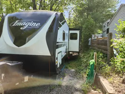 Roulotte Grand Design Imagine Année 2020 Grandeur 26,70 2 extensions Foyer électrique 2 fauteuils en...