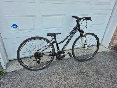 XS Trek Neko hybrid bicycle (14" aluminum frame), View more