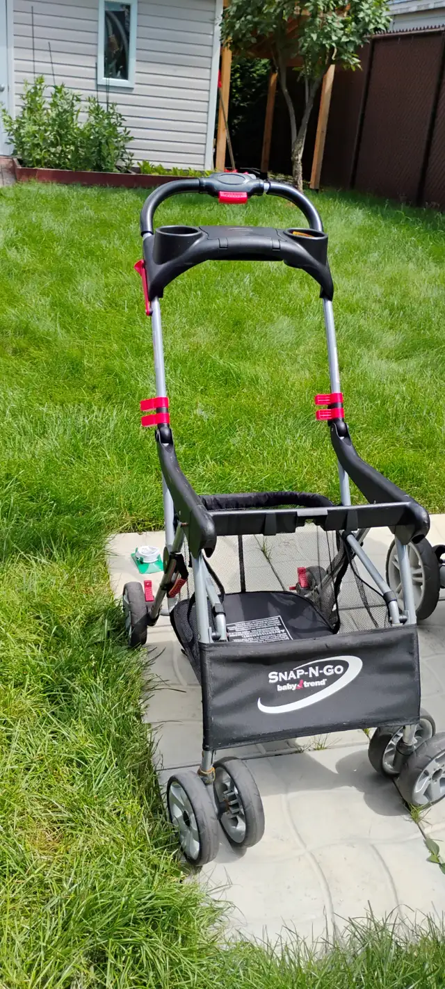 Universal stroller in good condition $40593259155476992001