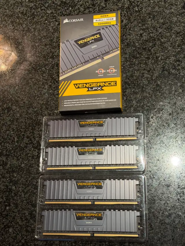 Corsair Vengenane LPX DDR4 3200 Mhz 32G Memory kit 4x8G DIMM in System Components in City of Toronto - Image 2