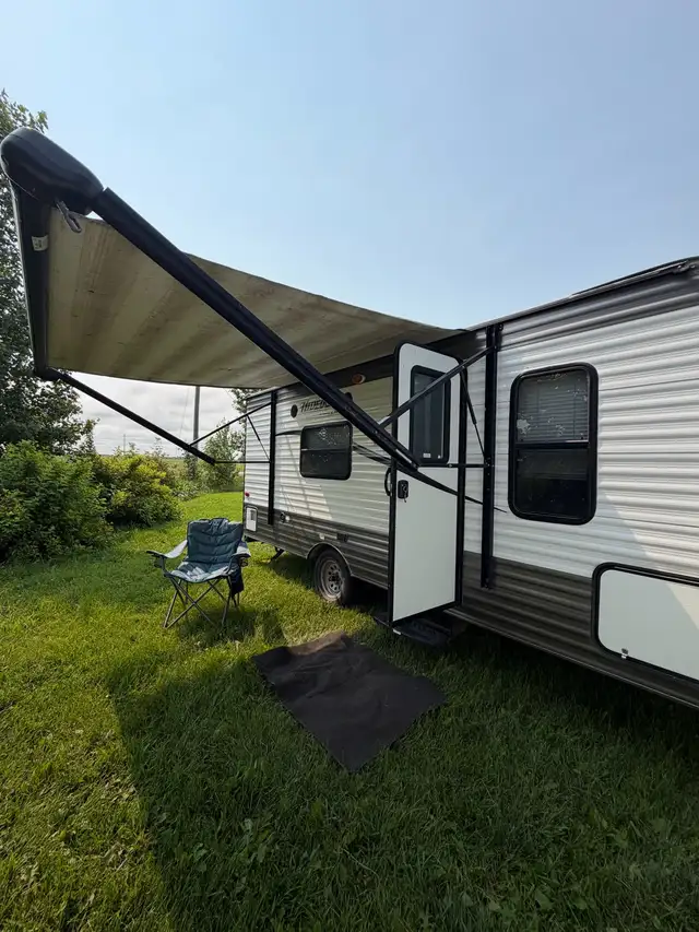 2015 Keystone Hideout 17ft in Travel Trailers & Campers in Cranbrook - Image 3