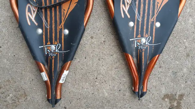 Redfeather Trek 360 Snowshoes 30Inch with poles in Ski in Edmonton - Image 5
