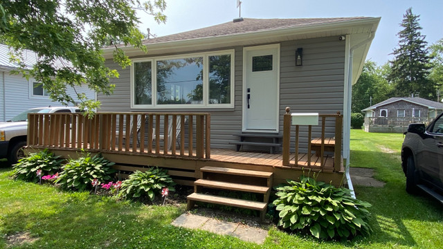 Lake Erie Cottage -Lock in your summer weekends, stay the month! in Ontario