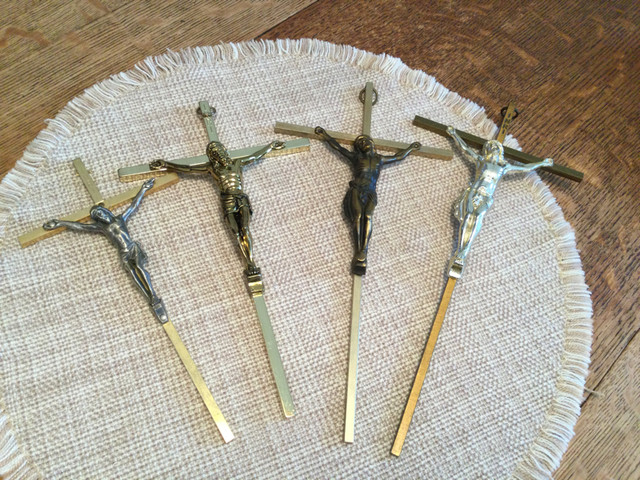 Crucifix  15 $ chacun tous impeccables dans Loisirs et artisanat  à Laval/Rive Nord - Image 2