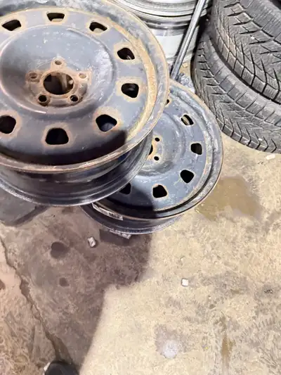 4 Steel Rims – 17” | 5x114.3 Bolt Pattern Description: Selling a set of 4 used steel rims. Size: 17...