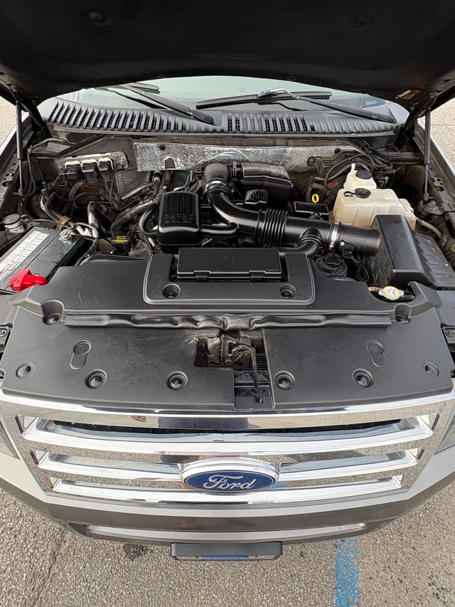 Ford expedition limited — photo 3