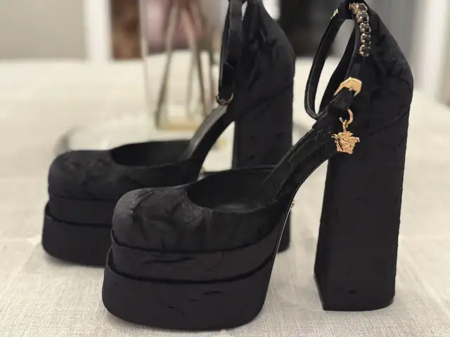 Versace Aevitas Heels64519999562371122