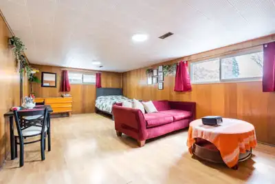 Bright & Spacious Furnished Room