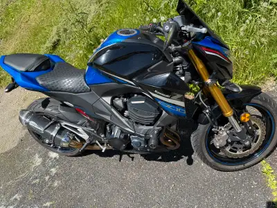Kawasaki z800 2016 Acheté en 2017 neuve du concessionnaire a 0 kilométrage Nouveaux pneux Perelli ro...