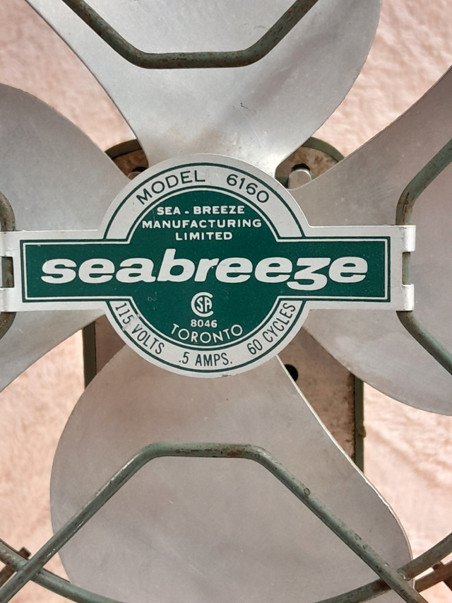 Vintage SeaBreeze Desk Fan Model 6160 in Arts & Collectibles in Leamington - Image 2