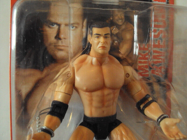 WCW WRESTLING FIGURE - MIKE AWESOME - RARE  - 2001 in Arts & Collectibles in Barrie - Image 2