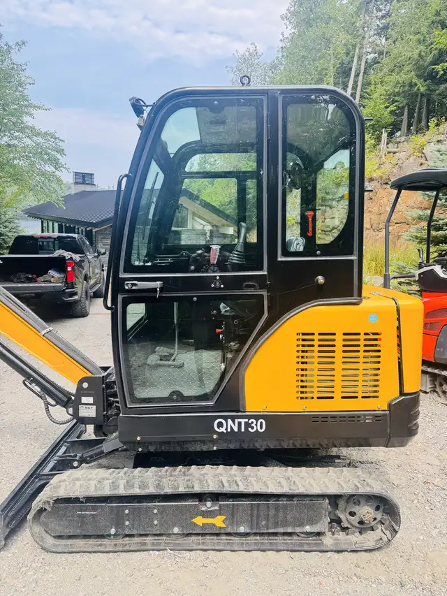 AGT  Kubota 25 hp D902 Diesel Professional Mini Excavator in Other in Muskoka - Image 8