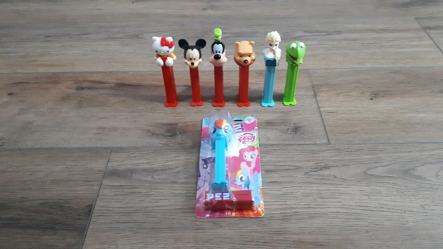 Pez collection set, Walt Disney, hello Kitty, 7 of them in Toys & Games in Ottawa - Image 2