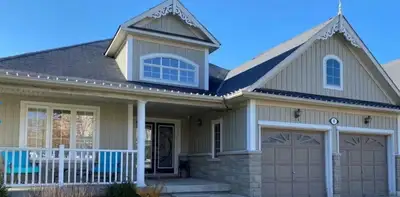 Brooklin Bungalow Beauty Available Aug 1st 3Bed 2 Bath