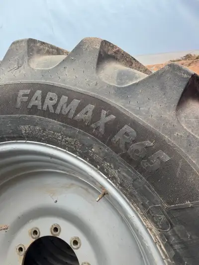 650/65r38 farmax floater tire and rims. tires about 80% off case 4260 sprayer set of 4