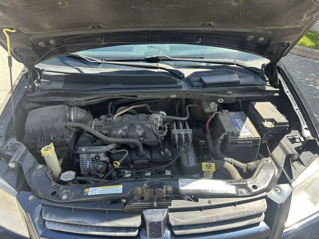 dodge caravan in Cars & Trucks in Hamilton - Image 2