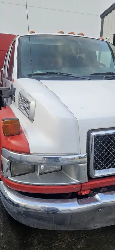 2006 GMC C5500 Duramax for sale • Diesel engine • Allison transmission • 200,000 km • Runs and drive...