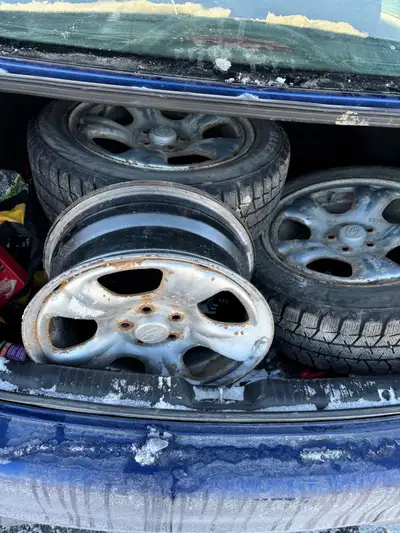 bridestone blizzak ws80 winter tires, 3 tires with a rim and theres 1 without a tire