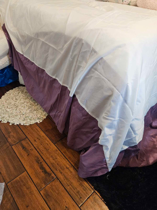 Double bed skirt satin plum in Bedding in Norfolk County