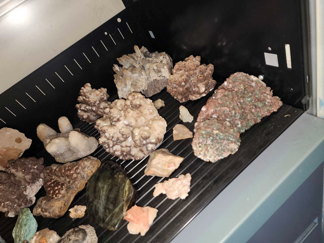 looking to sell my rock/fossil/crystal collection  in Arts & Collectibles in Renfrew - Image 4