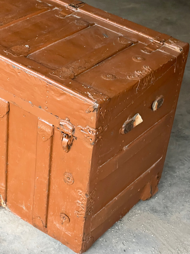 ANTIQUE TRUNK  in Arts & Collectibles in Calgary - Image 3