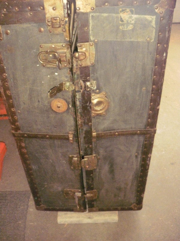 Antique Steamer Trunk, 21in x 23in x 41in Tall, hinged top in Home Décor & Accents in Edmonton - Image 3