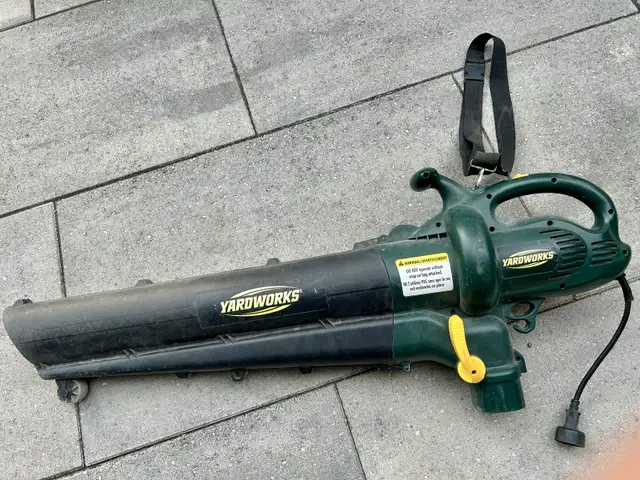 Yardworks Leaf Blower / Vacuum in Lawnmowers & Leaf Blowers in City of Toronto - Image 2