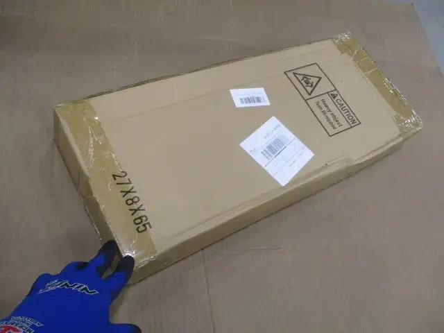 Industrial Pipe Shelf with hanger in Home Décor & Accents in Markham / York Region - Image 4