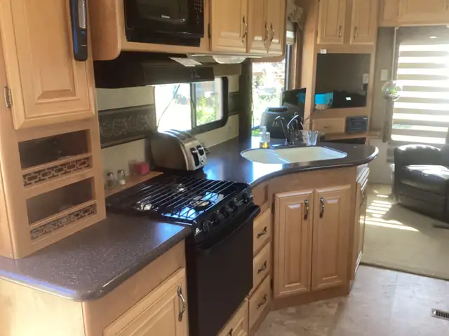 Roulotte à sellette (Fifth Wheel) Keystone Laredo 29 pieds in Travel Trailers & Campers in Lévis - Image 3