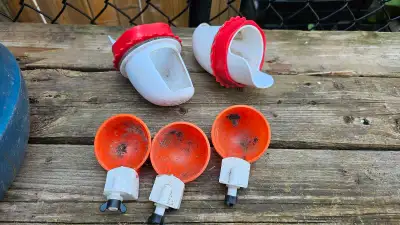 Keep your flock happy and healthy with this convenient chicken feeder and water dispenser! This is a...