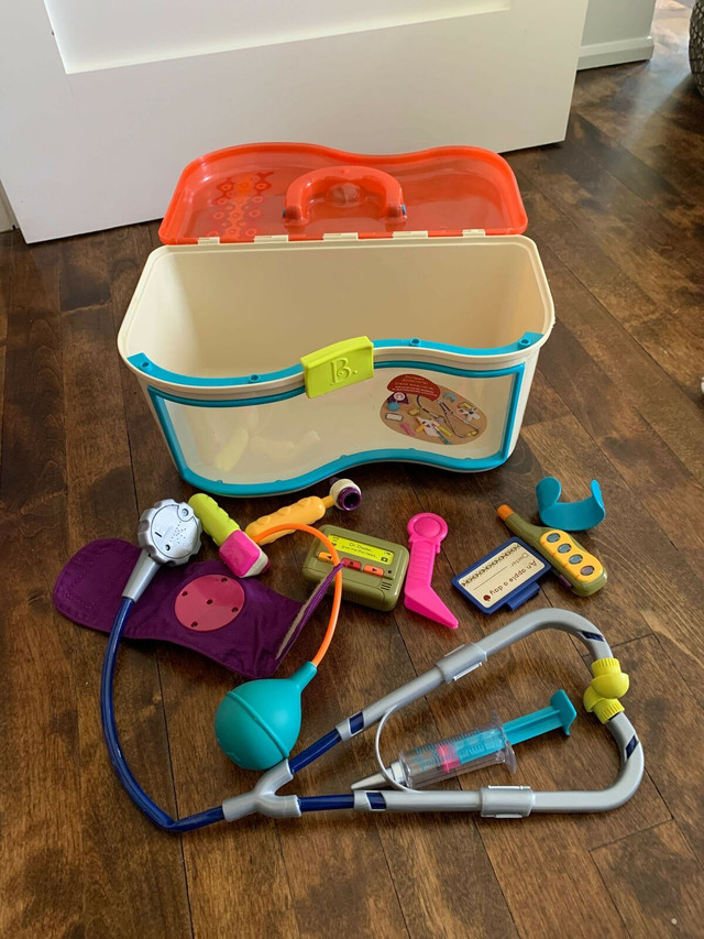 Doctors case with accessories  in Toys in Ottawa