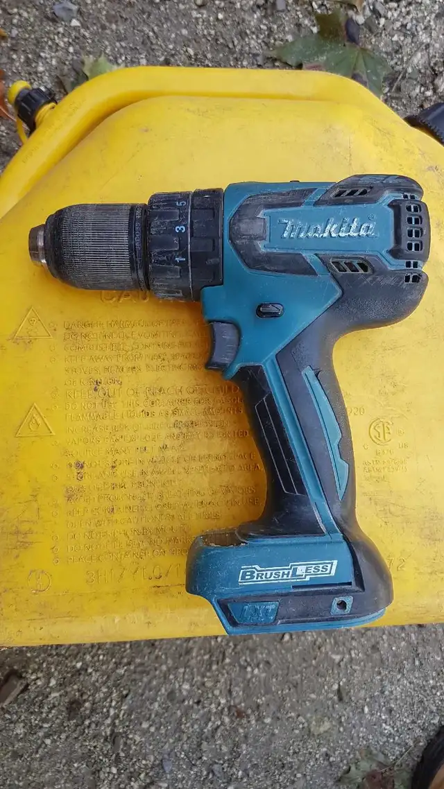 makita 18V hammer drill in Power Tools in Mississauga / Peel Region - Image 2