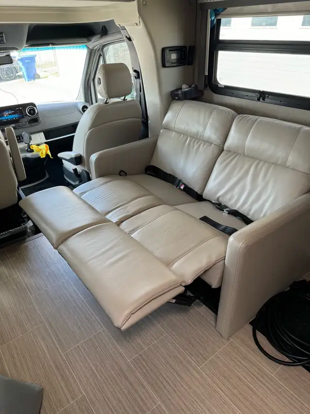 Motorisé classes C  in RVs & Motorhomes in Granby - Image 9