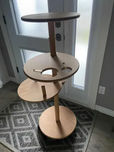 Support multi-niveau pour artiste peintre (Mabef) Valeur de 234,00 $ en argent américain Demande 50$...