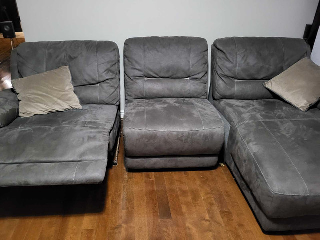 Sectionnel gris dans Sofas et futons  à Sherbrooke - Image 3