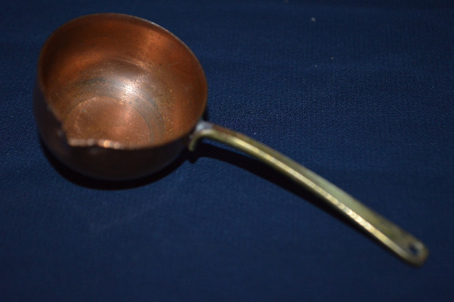 Vintage Minature Copper/Brass Pots! Beautiful Shape!! in Hobbies & Crafts in Hamilton - Image 3